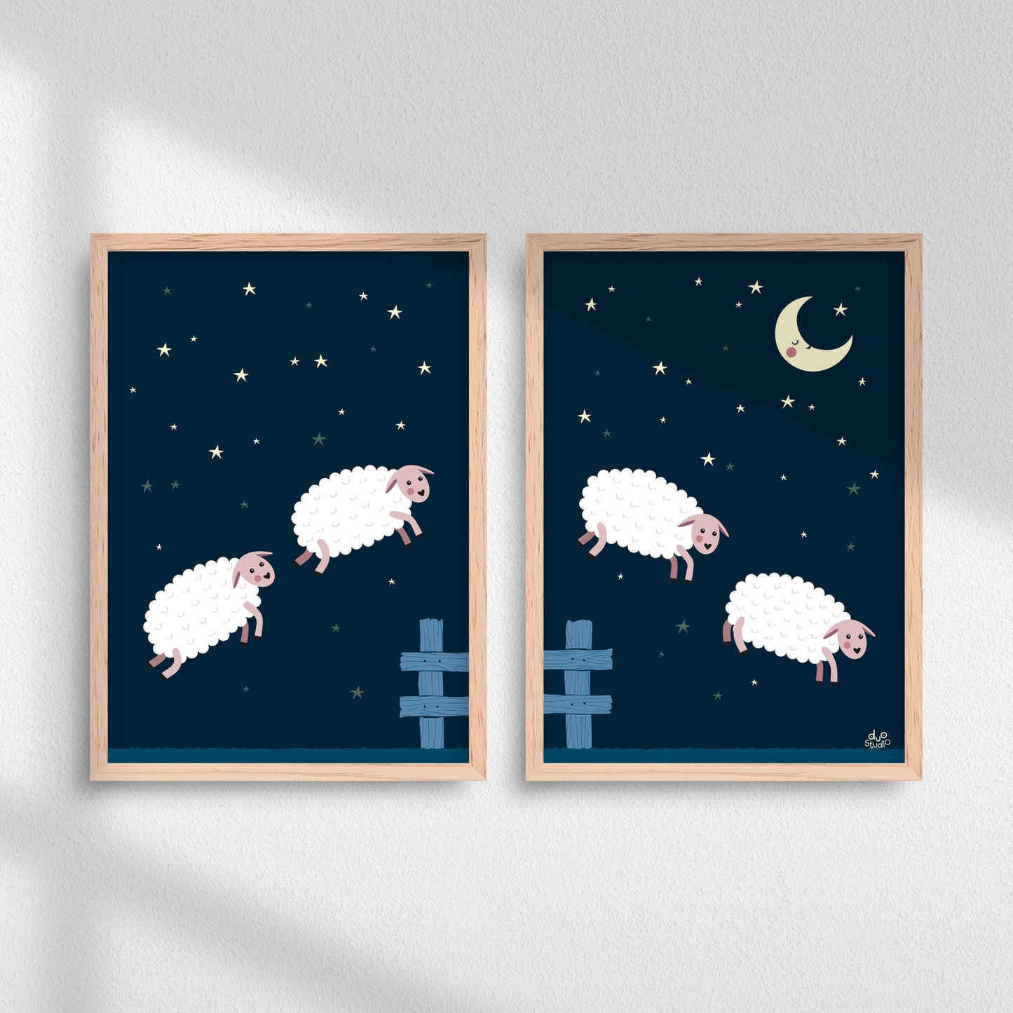 Plakater med fire trætte får, der hopper over et hegn til børn. Tælle får. Godnat.