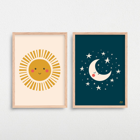 Plakater til børn med en skinnende sol og en måne og stjerner.